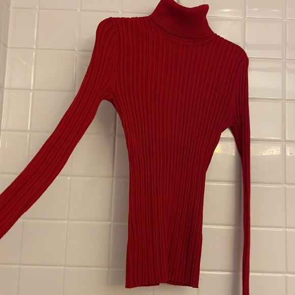 It’s Our Time Turtleneck red sweater, size L. Stretchy, soft and delicate - Picture 6 of 17